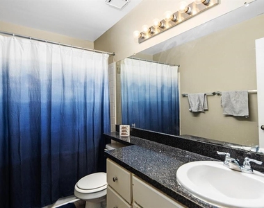 4045 Crockers Lake Boulevard - Photo Thumbnail 15