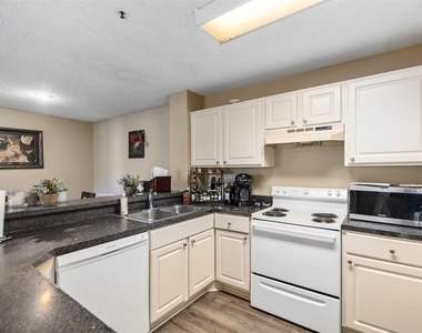 4045 Crockers Lake Boulevard - Photo Thumbnail 10