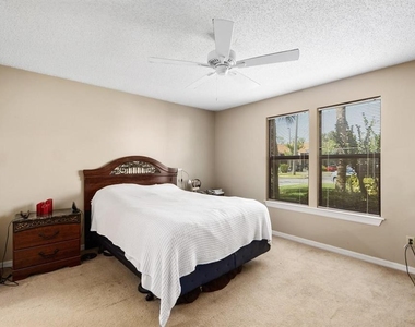 4045 Crockers Lake Boulevard - Photo Thumbnail 16