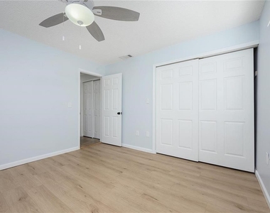 2608 Hidden Lake Drive N - Photo Thumbnail 15