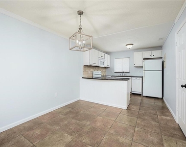 2608 Hidden Lake Drive N - Photo Thumbnail 4