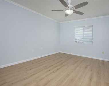 2608 Hidden Lake Drive N - Photo Thumbnail 9