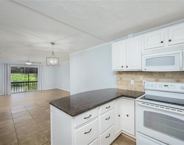 2608 Hidden Lake Drive N - Photo Thumbnail 8