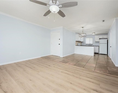 2608 Hidden Lake Drive N - Photo Thumbnail 5