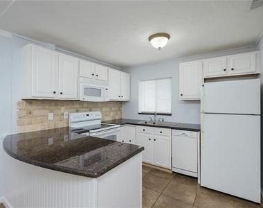 2608 Hidden Lake Drive N - Photo Thumbnail 6