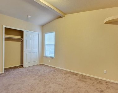 3925 Hueco Valley Drive - Photo Thumbnail 4