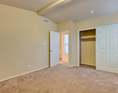 3925 Hueco Valley Drive - Photo Thumbnail 5