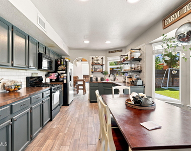2437 Fletcher Place - Photo Thumbnail 17