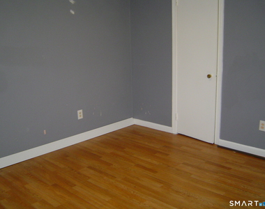 380 Blatchley Avenue - Photo Thumbnail 6