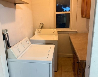 727 East Street - Photo Thumbnail 4