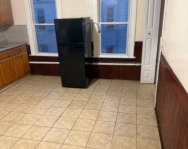 727 East Street - Photo Thumbnail 3