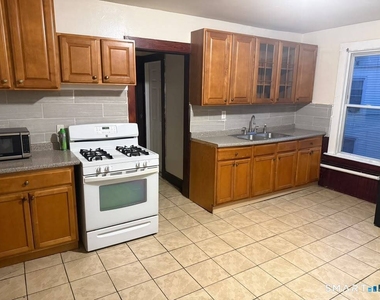 727 East Street - Photo Thumbnail 2