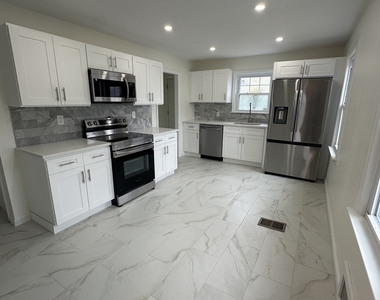 11 Colony Street - Photo Thumbnail 8