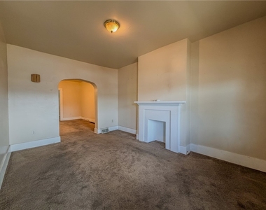 438 Glenwood Dr - Photo Thumbnail 3