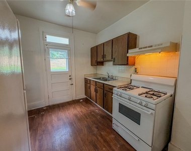 438 Glenwood Dr - Photo Thumbnail 17
