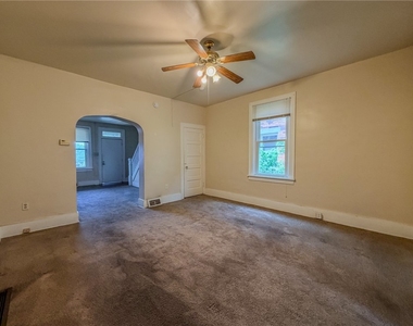 438 Glenwood Dr - Photo Thumbnail 11