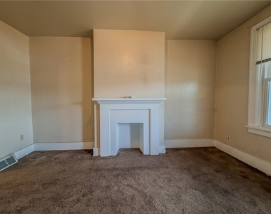 438 Glenwood Dr - Photo Thumbnail 7