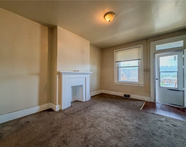 438 Glenwood Dr - Photo Thumbnail 6