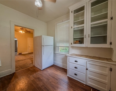 438 Glenwood Dr - Photo Thumbnail 16