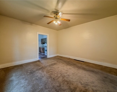 438 Glenwood Dr - Photo Thumbnail 13