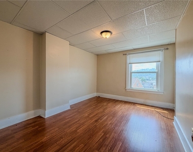 438 Glenwood Dr - Photo Thumbnail 19