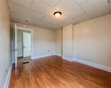 438 Glenwood Dr - Photo Thumbnail 22