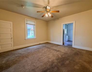 438 Glenwood Dr - Photo Thumbnail 10
