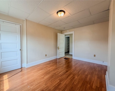 438 Glenwood Dr - Photo Thumbnail 21