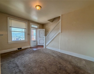 438 Glenwood Dr - Photo Thumbnail 5