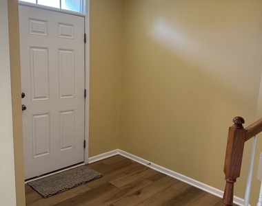 302 Fairgate Drive - Photo Thumbnail 2