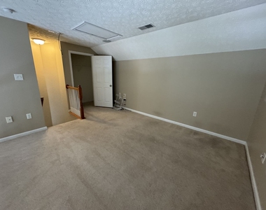 302 Fairgate Drive - Photo Thumbnail 13