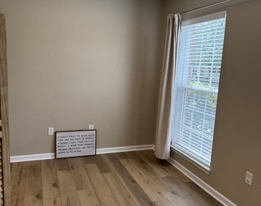 302 Fairgate Drive - Photo Thumbnail 18