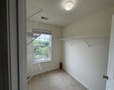 302 Fairgate Drive - Photo Thumbnail 15