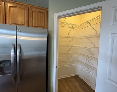 302 Fairgate Drive - Photo Thumbnail 5