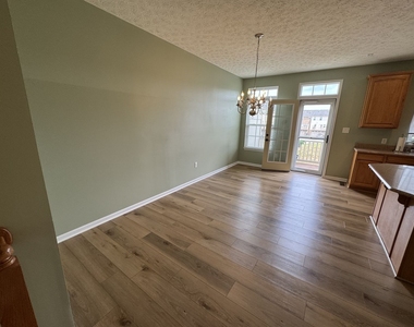302 Fairgate Drive - Photo Thumbnail 6