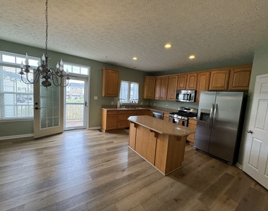 302 Fairgate Drive - Photo Thumbnail 4