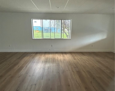 745 Manifold Rd - Photo Thumbnail 16