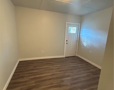 745 Manifold Rd - Photo Thumbnail 10