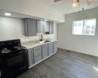745 Manifold Rd - Photo Thumbnail 5