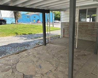745 Manifold Rd - Photo Thumbnail 4