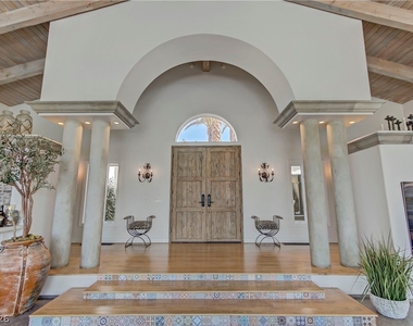 8628 Scarsdale Drive - Photo Thumbnail 4