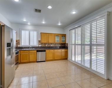 10513 Shanna Trellis Avenue - Photo Thumbnail 18