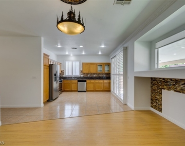 10513 Shanna Trellis Avenue - Photo Thumbnail 16