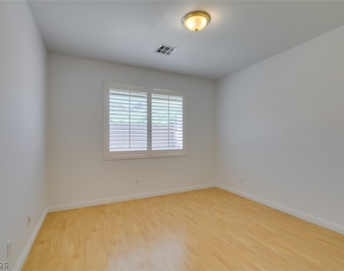 10513 Shanna Trellis Avenue - Photo Thumbnail 29