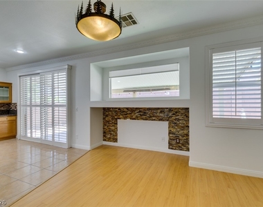 10513 Shanna Trellis Avenue - Photo Thumbnail 9