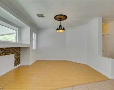 10513 Shanna Trellis Avenue - Photo Thumbnail 11