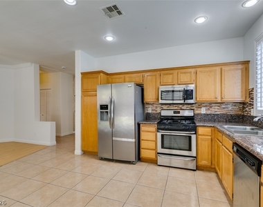 10513 Shanna Trellis Avenue - Photo Thumbnail 24