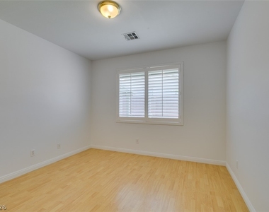 10513 Shanna Trellis Avenue - Photo Thumbnail 31
