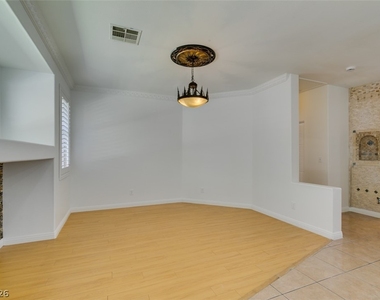 10513 Shanna Trellis Avenue - Photo Thumbnail 12