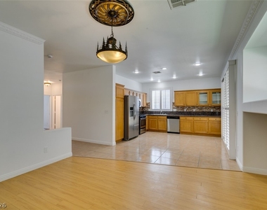 10513 Shanna Trellis Avenue - Photo Thumbnail 15